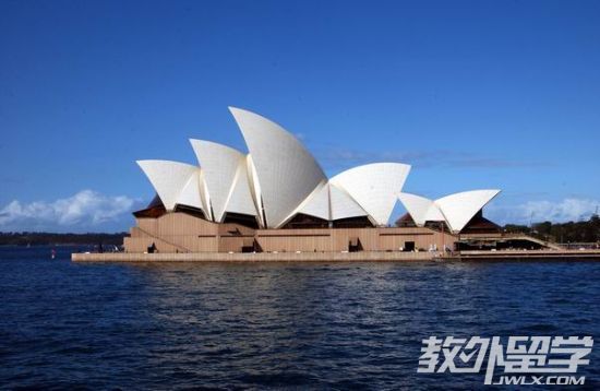 去澳大利亚留学考雅思还是托福