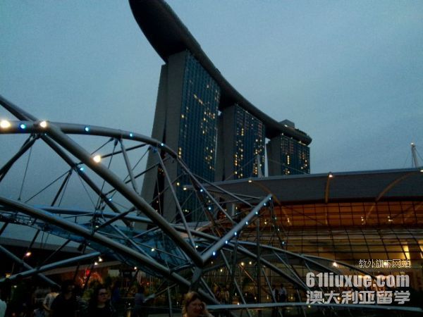 新加坡上初中一年多少钱