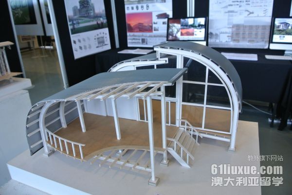 林国荣创意科技大学学费