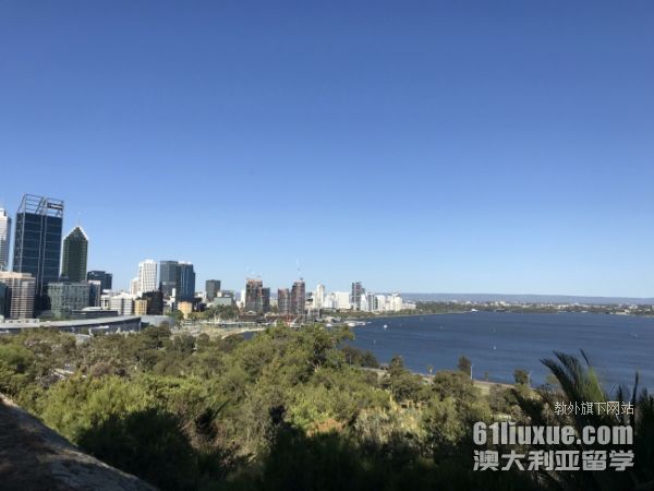 �Ĵ�������ѧ����ѧУ����Щ