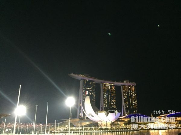 �¼���Сѧ����ѧУ