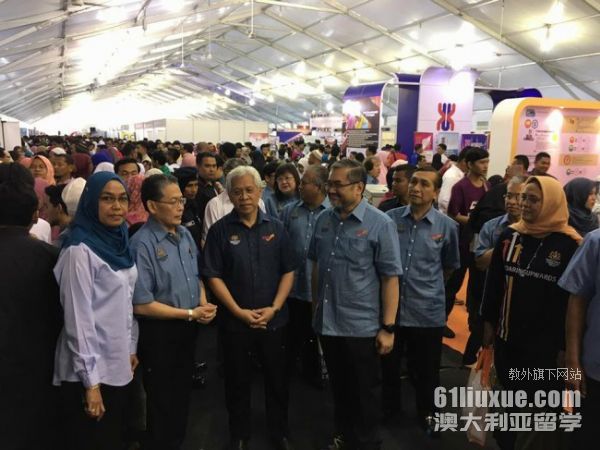 �������Ǵ�ѧ˶ʿѧ��һ�����