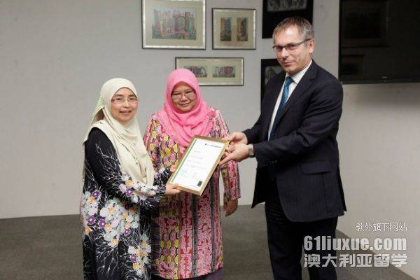 �������Ǵ�ѧԺУ����Щ