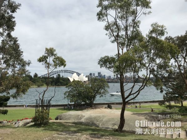 �Ĵ�������ѧ��ѧ�ļҺ�