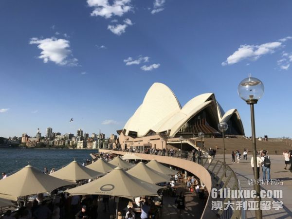 �Ĵ����Ǵ�ѧ�и�Ҫ��